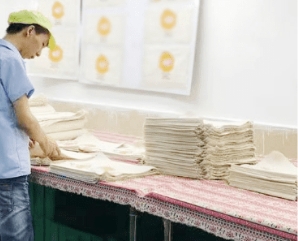 中国工場で完成品検品